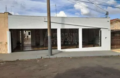 Casa para venda em Centro de 211.00m² com 3 Quartos, 1 Suite e 2 Garagens