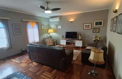 Casa para venda em Roncáglia de 194.00m² com 4 Quartos, 2 Suites e 4 Garagens