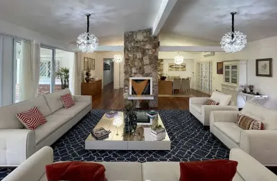 Casa para venda em Vila Santo Antônio de 850.00m² com 4 Quartos, 3 Suites e 6 Garagens