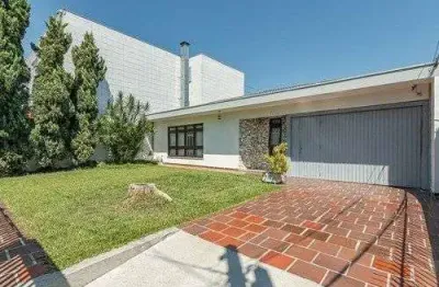 Casa para venda em Fanny de 264.00m² com 4 Quartos e 5 Garagens