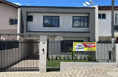 Sobrado para venda em Butiatuvinha de 140.00m² com 3 Quartos, 1 Suite e 2 Garagens