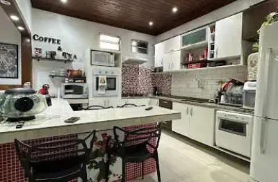 Casa para venda em Jardim Armênia de 180.00m² com 3 Quartos, 1 Suite e 2 Garagens