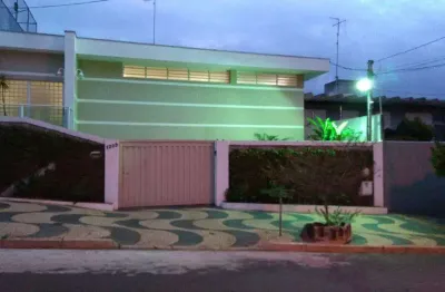 Casa para venda em Jardim Chapadão de 205.00m² com 3 Quartos, 1 Suite e 4 Garagens