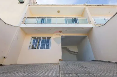 Sobrado para venda em Cajuru de 120.00m² com 3 Quartos, 1 Suite e 3 Garagens