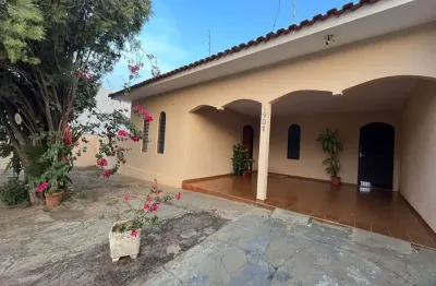 Casa para venda em Jardim Stábile de 99.60m² com 2 Quartos e 3 Garagens