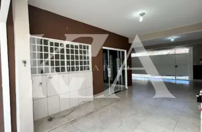Casa para venda em Fazenda Grande de 189.00m² com 3 Quartos, 1 Suite e 5 Garagens