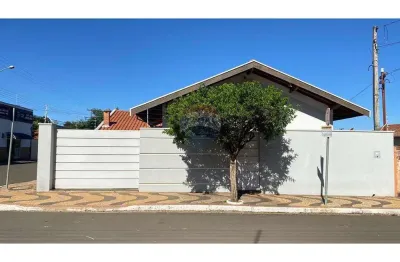 Casa para alugar em Vila Joest de 116.40m² com 3 Quartos, 1 Suite e 2 Garagens