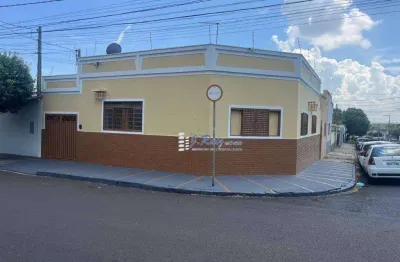Casa para alugar em Campos Elíseos de 86.00m² com 3 Quartos e 2 Garagens