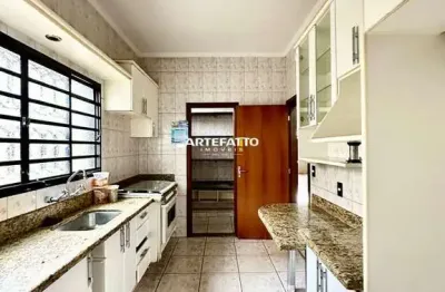 Casa para venda em São José de 250.00m² com 4 Quartos, 3 Suites e 4 Garagens
