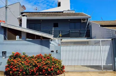 Sobrado para venda em Jardim Colonial de 140.00m² com 3 Quartos, 1 Suite e 4 Garagens