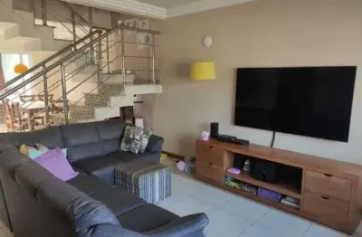 Sobrado para venda em Jardim Carolina de 185.00m² com 3 Quartos, 1 Suite e 2 Garagens