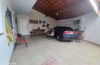 Casa para venda em Parque Bom Retiro de 195.00m² com 3 Quartos e 2 Garagens