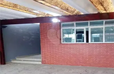 Sobrado para venda em Jardim Guapituba de 150.00m² com 2 Quartos e 2 Garagens