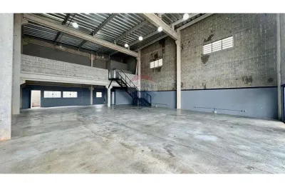 Galpão / Depósito / Armazém para alugar em Vila São Pedro de 400.00m² com 4 Garagens