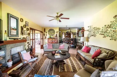 Fazenda / Sítio para venda em Taboão de 101.00m² com 9 Quartos, 9 Suites e 2 Garagens