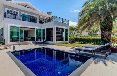 Casa para venda em Praia Do Estaleirinho de 525.00m² com 5 Quartos, 5 Suites e 4 Garagens