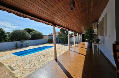 Chácara para venda em Pinheiros de 400.00m² com 3 Quartos, 2 Suites e 5 Garagens