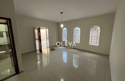 Casa para alugar em Parque Industrial de 200.00m² com 3 Quartos, 1 Suite e 3 Garagens