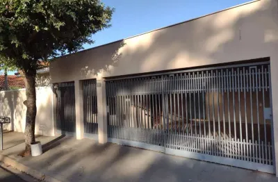 Casa para alugar em Residencial Manuela de 130.00m² com 3 Quartos, 1 Suite e 2 Garagens