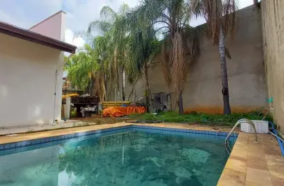 Casa para venda em Vista Alegre de 350.00m² com 3 Quartos, 1 Suite e 3 Garagens