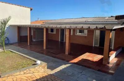 Casa para venda em Recanto das Águas de 237.00m² com 1 Quarto, 1 Suite e 2 Garagens