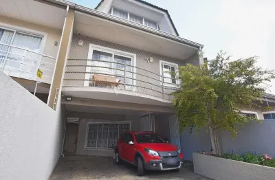 Sobrado para venda em Uberaba de 270.00m² com 4 Quartos, 1 Suite e 4 Garagens