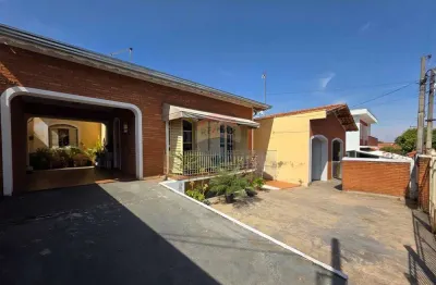 Casa para venda em Jardim América de 180.00m² com 3 Quartos, 1 Suite e 3 Garagens