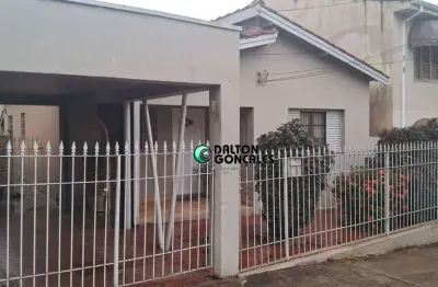 Casa para venda em Centro de 159.00m² com 4 Quartos e 1 Garagem