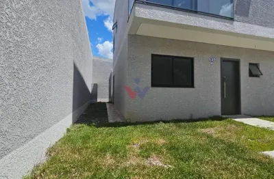 Sobrado para venda em Boqueirão de 126.00m² com 3 Quartos, 1 Suite e 2 Garagens