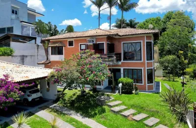 Casa para venda em Parque Residencial Itapeti de 233.24m² com 4 Quartos, 2 Suites e 2 Garagens