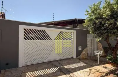 Casa para venda em Jardim Fuscaldo de 220.00m² com 4 Quartos e 2 Garagens