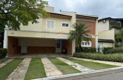 Casa de Condomínio para alugar em Alphaville de 370.00m² com 4 Quartos, 1 Suite e 3 Garagens