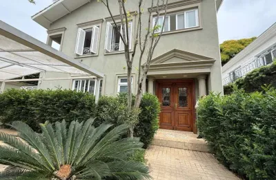 Casa para venda e aluguel em Alto De Pinheiros de 435.00m² com 4 Quartos, 3 Suites e 3 Garagens