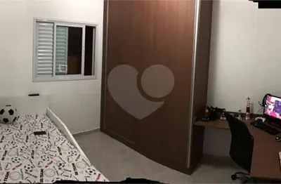 Sobrado para venda em Parque Oratório de 96.00m² com 3 Quartos, 1 Suite e 2 Garagens