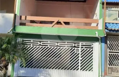 Sobrado para venda em Varginha de 263.00m² com 3 Quartos, 1 Suite e 2 Garagens