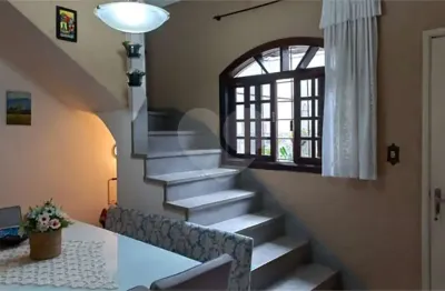 Sobrado para venda em Assunção de 227.00m² com 4 Quartos, 1 Suite e 3 Garagens