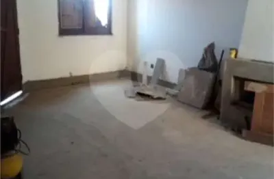 Casa para venda em Santa Terezinha de 400.00m² com 3 Quartos, 1 Suite e 5 Garagens