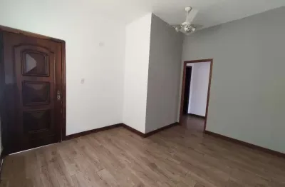 Casa para venda e aluguel em Centro de 190.00m² com 3 Quartos e 2 Garagens