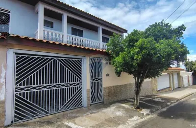 Casa para alugar em Jardim Santa Rosa de 168.32m² com 2 Quartos, 1 Suite e 2 Garagens