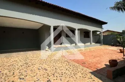 Casa para alugar em Residencial Florença de 258.00m² com 4 Quartos, 1 Suite e 4 Garagens