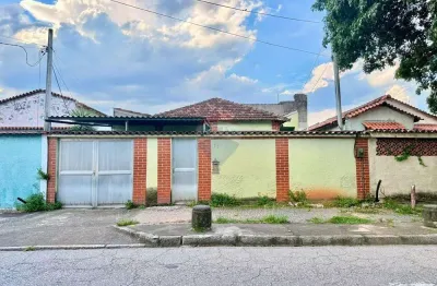 Casa para venda em Marechal Hermes de 230.00m² com 3 Quartos e 2 Garagens