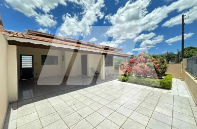 Casa para venda em São Pedro de 161.00m² com 3 Quartos, 1 Suite e 2 Garagens