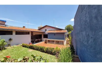 Casa para venda em Centro de 252.00m² com 5 Quartos, 2 Suites e 5 Garagens