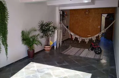 Sobrado para venda em Vila Augusta de 171.00m² com 2 Quartos, 2 Suites e 3 Garagens