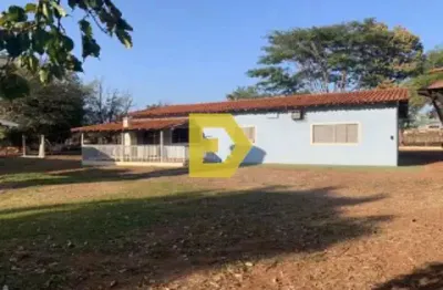 Chácara para venda em Centro de 572.00m² com 3 Quartos, 1 Suite e 10 Garagens