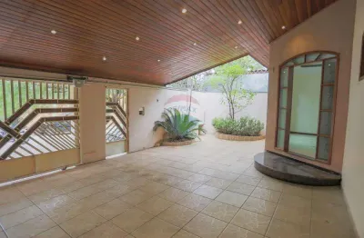 Casa para venda em Jardim Vergueiro de 245.00m² com 3 Quartos e 3 Garagens