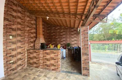 Casa para venda em Jardim Melina I de 250.00m² com 3 Quartos, 1 Suite e 4 Garagens