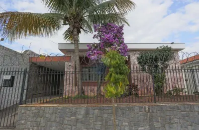 Casa para venda em Jardim Santa Rosália de 247.50m² com 4 Quartos e 6 Garagens