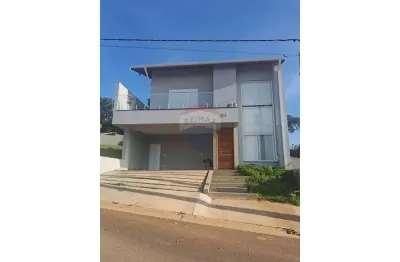 Casa de Condomínio para alugar em Nova Jaguariúna Ii de 222.00m² com 4 Quartos e 4 Suites