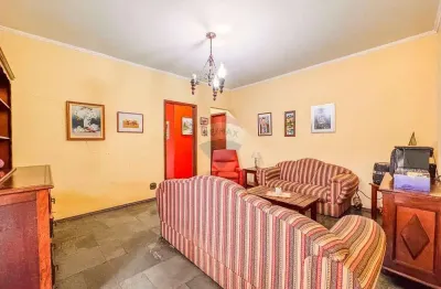 Casa para venda em Vila São José de 358.00m² com 4 Quartos, 1 Suite e 2 Garagens